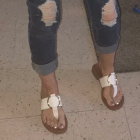 Coach and Four thong sandals. White Faux Leather with Gold Ring. Size 8 - Picture 8 of 8